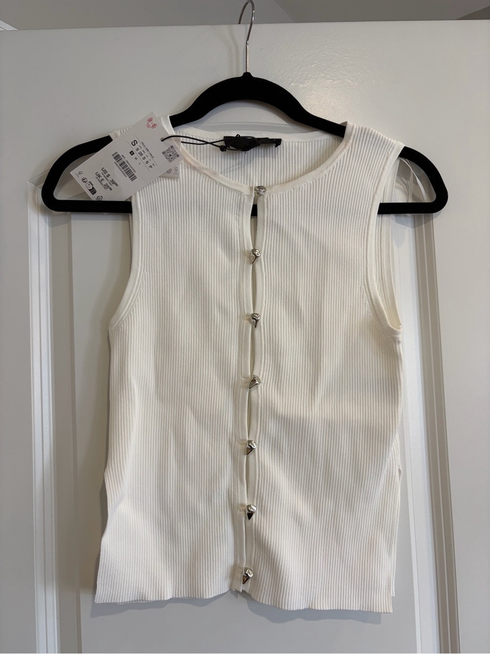 Zara Cream Ribbed Sleeveless Tank with Front Heart Buttons